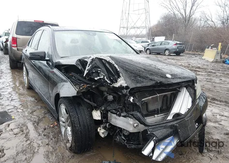 2013 Mercedes-Benz C 300 Sport 4Matic z USA, uszkodzony, nr VIN WDDGF8AB6DG088387